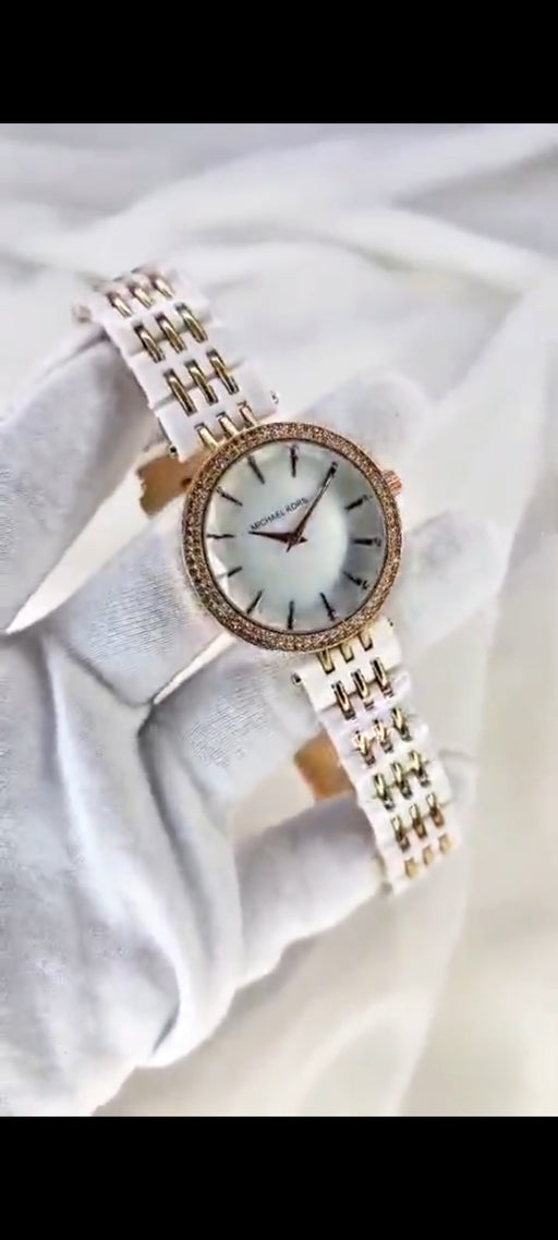 Stylish Women's Quartz Chain Watch - 1 Pc, Water Resistant Timepiece